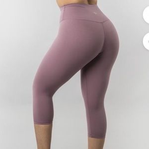 Buffbunny capri leggings